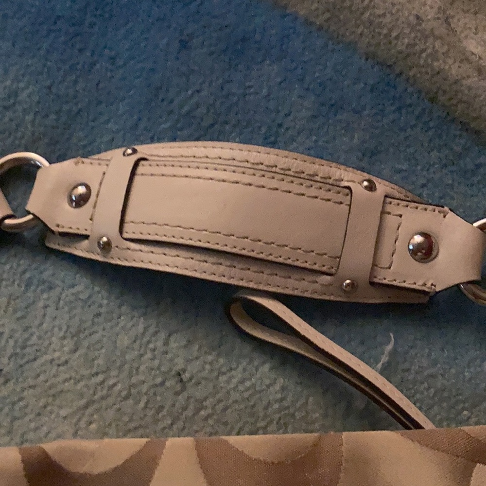 Coach Needs To Be Use And Not In Bag. - image 4